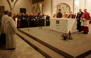 Ansgarvesper 2010. Mit dabei Bischof Thissen, Bischof Ulrich und Bischöfin Jepsen (am Altar von rechts - Foto: S. Kriszio)