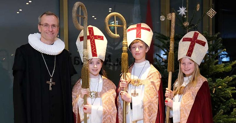 Hauptpastor und Propst Martin Vetter führte die drei Kinderbischöfe ein