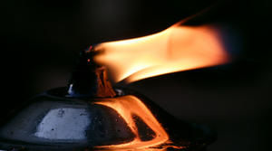 Pfadfinder verteilen das Friedenslicht aus Bethlehem  Foto: Diana Kosaric/Fotolia.com - Copyright: Diana Kosaric - Fotolia.com