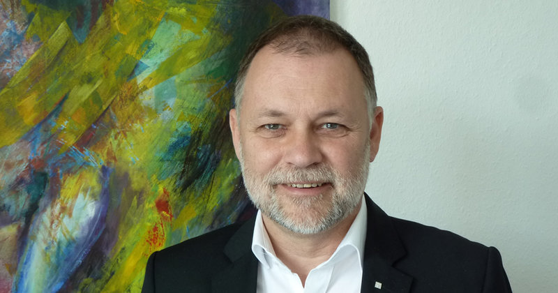 Arbeitsfelder könnten wegbrechen, wenn nur noch Kirchenmitglieder eingestellt werden dürften, befürchtet Diakonie-Chef Dirk Ahrens