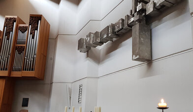 Orgel, Kreuz, Altar - Copyright: Renate Ott-Filenius