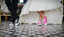 Brautpaar in Turnschuhen - Copyright: © Creative Commons