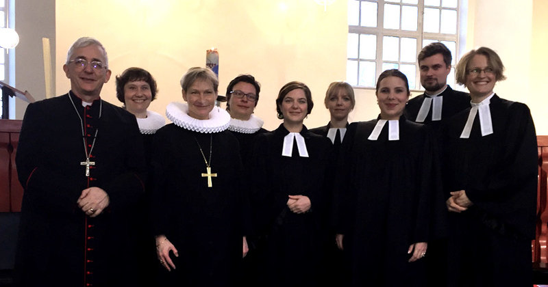 Bischof Michael Ipgrave, Barbara Hoffmann-Fette, Bischöfin Kirsten Fehrs, Ingeborg Löwisch, Sara Burghoff, Ann-Kathrin Brenke, Christina Hitscher-Kleszcz, Malte Detje, Heike Shelley (v.li.)