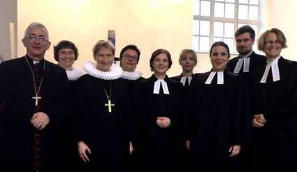 Bischof Michael Ipgrave, Barbara Hoffmann-Fette, Bischöfin Kirsten Fehrs, Ingeborg Löwisch, Sara Burghoff, Ann-Kathrin Brenke, Christina Hitscher-Kleszcz, Malte Detje, Heike Shelley (v.li.) - Copyright: Kärst/Bischofskanzlei Hamburg
