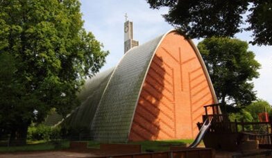 Die Erlöserkirche in Farmsen - Copyright: Kirche in FarBe