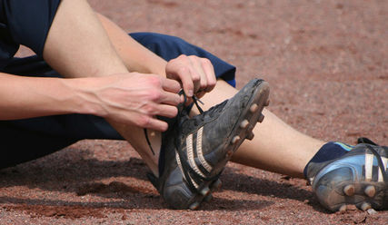 Fußballschuhe schnüren – und los geht's - Copyright: Kathrin Brockmann/fotolia
