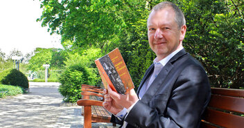 Ist unter die Krimiautoren gegangen - Hanns-Stephan Haas - Copyright: Timo Teggatz/epd-bild