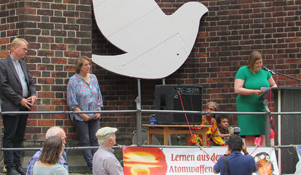 Auf der Kundgebung an der Hauptkirche St. Petri sprach auch die Zweite Bürgermeisterin Katharina Fegebank von den Grünen (rechts im Bild).  - Copyright: © Axel Richter