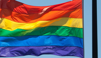 Hamburg leuchtet beim CSD in Regenbogenfarben - Copyright: istidesign/fotolia
