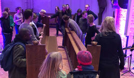 Bänke rücken in der Hauptkirche St. Katharinen - Copyright: © Hauptkirche St. Katharinen