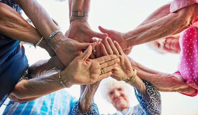 Seniorenkreis - Copyright: Adobe Stock