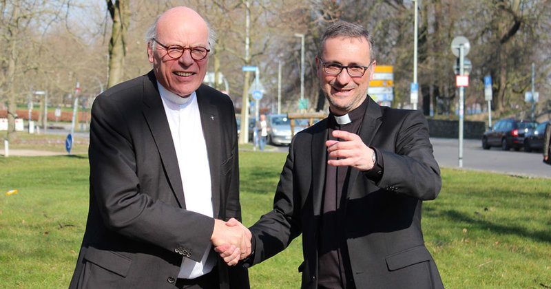 Trafen sich zum ersten öffentlichen Spitzengespräch: Landesbischof Ulrich und Erzbischof Heße (re.)