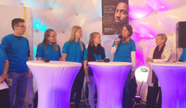 Im Reli-Dome stellte sich Bischöfin Kirsten Fehrs (2. v.r.) den Fragen der Schülerinnen und Schüler und sprach mit Ihnen über den Religionsunterricht. - Copyright: © Susanne Gerbsch