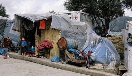 Im Flüchtlingslager Moria auf der Insel Lesbos leben tausende Menschen, darunter viele Kinder, unter schlimmen Bedingungen. - Copyright: © Jörn Neumann
