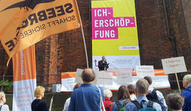 Friedensgebet für die Seenotrettung - Copyright: © Lisa Tsang