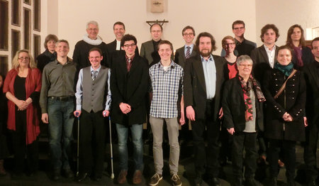 Teilnehmer des Orgelkurses. Hinten links Hauptpastor Alexander Röder, daneben Pastor Nils Christiansen, in der Mitte Landeskirchenmusikdirektor Hans-Jürgen Wulf.