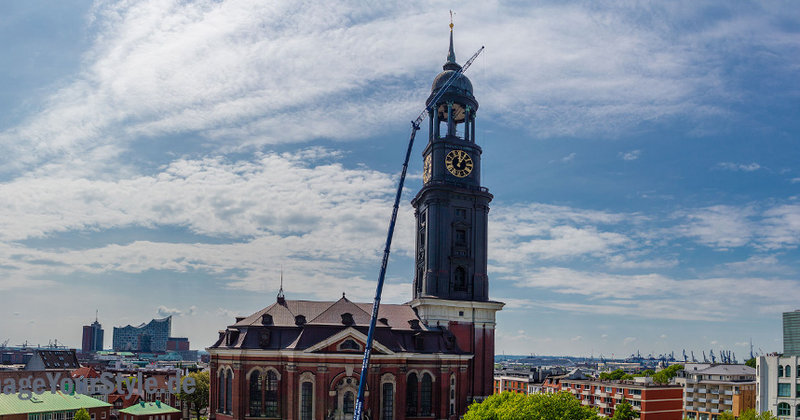 Michelglocken werden auf 90 Meter Höhe gebracht