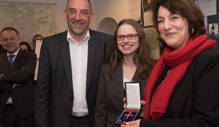 Chefredakteurin Birgit Müller (re.) mit Sozialsenatorin Melanie Leonhard und deren Vorgänger Detlev Scheele - Copyright: Mauricio Bustamante