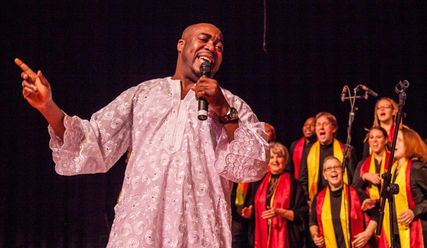Die Gospel Ambassadors singen beim Internationalen Gottesdienst in Borgfelde - Copyright: Nacht der Kirchen
