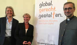 Im Namen des Bündnisses stellten Erzbischof Stephan Heße, Bischöfin Kirsten Fehrs und Nordkirchen-Beauftragte Mirjam Freytag das Programm vor - Copyright: Sabine Henning/kirche-hamburg.de