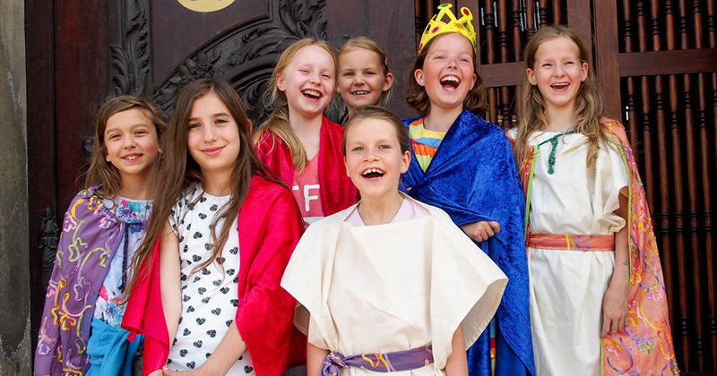 Sie rocken die Bühne: Darstellerinnen aus dem Kindermusical "David"