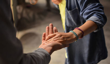 Gruppengespräche sind wichtiger Bestandteil der Selbsthilfe - © Rémi Walle, Unsplash - Copyright: Rémi Walle, Unsplash