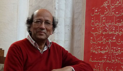Schriftkünstler und Brückenbauer: Shahid Alam - Copyright: Sabine Henning/kirche-hamburg.de