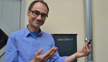 Frank Hofmann präsentiert seinen Luther - Copyright: Sabine Henning / Andere Zeiten
