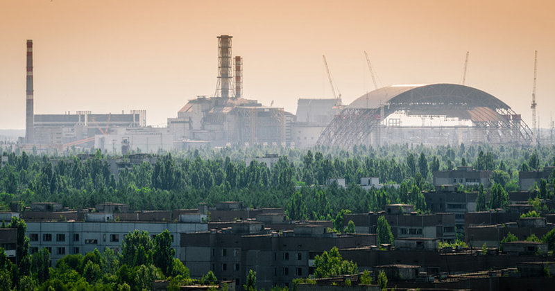 An dem neuen "Sarkophag" für die Atomruine wird noch gebaut