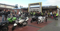 Beginn mit Bikerfrühstück