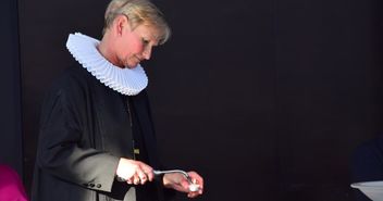 Hamburgs Bischöfin Kirsten Fehrs beim interreligiösen Friedensgebet am Donnerstag - Copyright: Oliver Quellmalz/Nordkirche.de