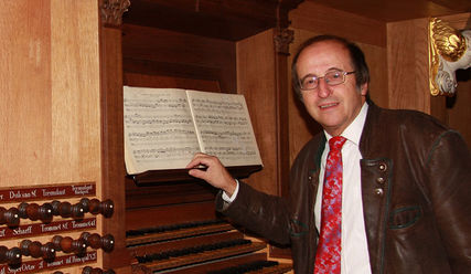 Kirchenmusikdirektor Rudolf Kelber am Spieltisch der Jacobi-Orgel – ©Christine von Seht - Copyright: Christine von Seht