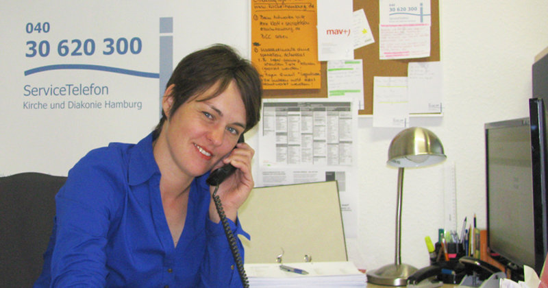 Simone Zander am Servicetelefon