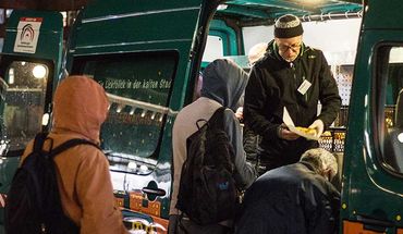 Der Mitternachtsbus fährt jeden Abend bei jedem Wind und Wetter