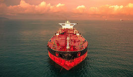 Containerschiff im Meer - Copyright: © Unsplash