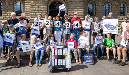 Die Initiative 'Tschüss Kohle' auf dem Rathausmarkt - © Tschüss Kohle - Copyright: Tschüss Kohle