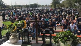 Blick über die Gottesdienstbesucher*innen
