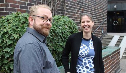 Valtteri Salmi (links) und Katri Oldendorff sind die neuen Gesichter der finnischen Seemannsmission in Hamburg - Copyright: © epd