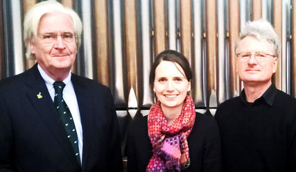 Claus Hagenbeck, Pastorin Gesina Bräunig und Kirchenmusiker Hans-Christoph Ebert - Copyright: Kirchengemeinde Stellingen