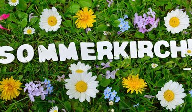 Sommerkirche - Copyright: Adobe Stock