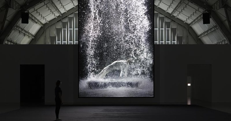 Auferstehung im Wasserfall: Bill Violas Werk "Tristan's Ascension"