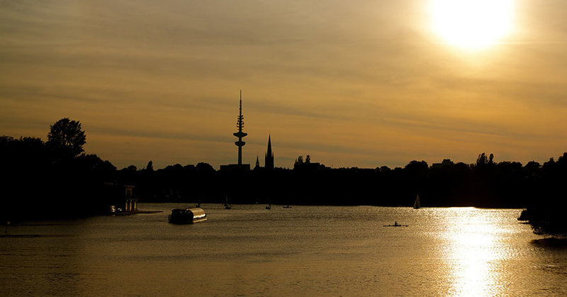 Die Hamburger Außenalster in der Abendsonne. - © Pixabay