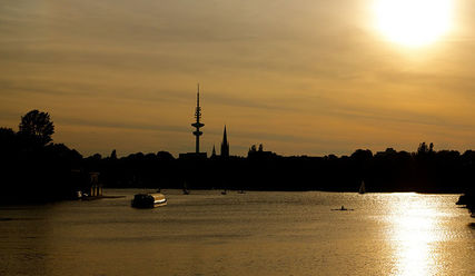 Die Hamburger Außenalster in der Abendsonne. - © Pixabay - Copyright: Pixabay