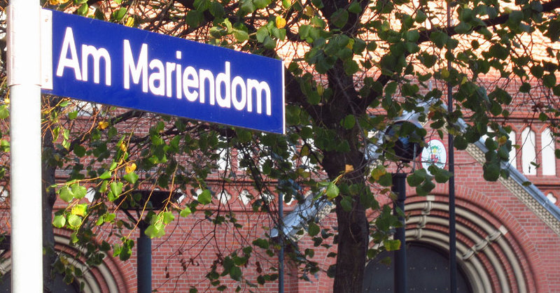 Platz vor dem Hamburger St. Marien-Dom