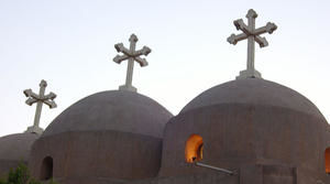 Kirche in Kairo mit koptischen Kreuzen  Foto: Effeietsanders / Wikipedia Commons - Copyright: Effeietsanders / Wikipedia Commons