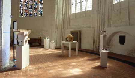 "Kommunikationsgehäuse" - moderne Beichtstühle im Maßstab 1:10