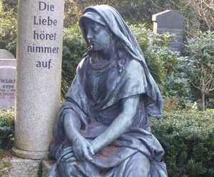 Skulptur Trauernde - Friedhof Blankenese 