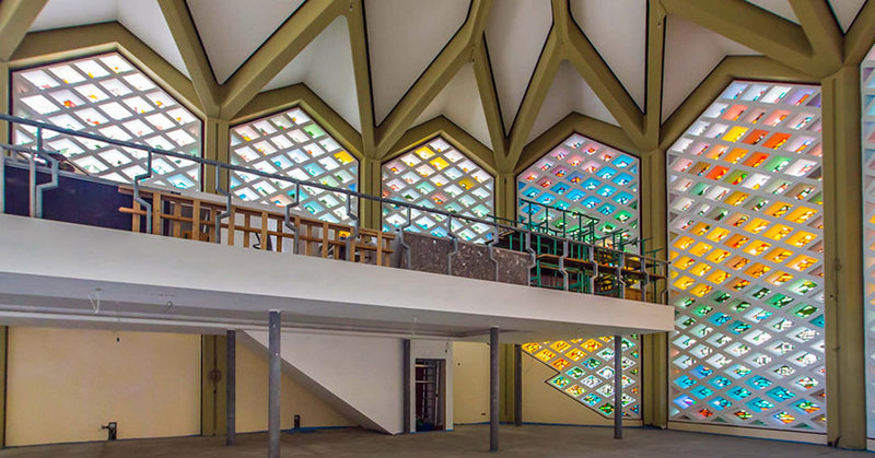 Der Umbau von der Kirche zur Moschee ist auch im Inneren sukzessive vonstatten gegangen - © Islamisches Zentrum Al-Nour/Gerd von Borstel