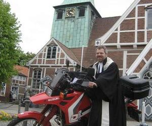 Pastor Sölter lädt zum Motorrad-Konvoi am Sonntag ein.