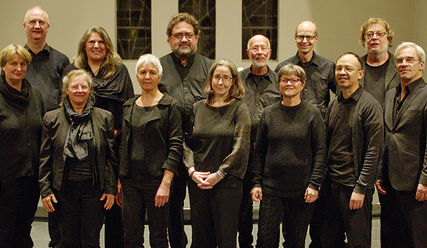 Die schola cantorum st. stephanus mit Friedemann Kannengießer (hintere Reihe ganz rechts) - Copyright: © Kantorei Eimsbüttel
